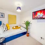 4 Bedroom Luxury By Altoluxoexperience Short Lets & Serviced With Free Wifi & Parking Ferienhaus *