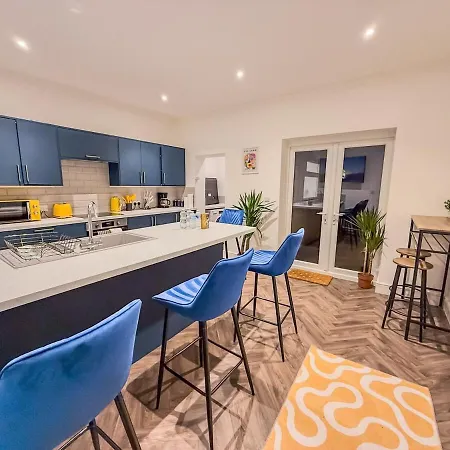 別荘 4 Bedroom Luxury By Altoluxoexperience Short Lets & Serviced With Free Wifi & Parking