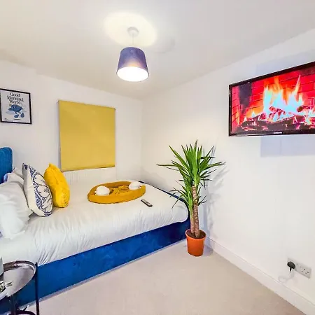 4 Bedroom Luxury By Altoluxoexperience Short Lets & Serviced With Free Wifi & Parking Casa de Férias *