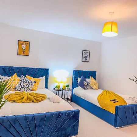 Hébergement de vacances 4 Bedroom Luxury By Altoluxoexperience Short Lets & Serviced With Free Wifi & Parking