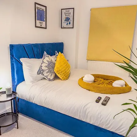 4 Bedroom Luxury By Altoluxoexperience Short Lets & Serviced With Free Wifi & Parking Holiday home *