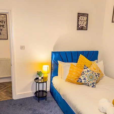 4 Bedroom Luxury By Altoluxoexperience Short Lets & Serviced With Free Wifi & Parking Casa de Férias Bristol