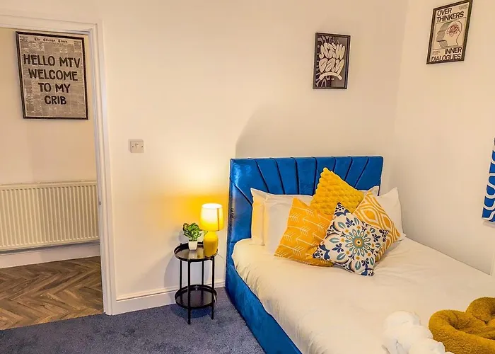 4 Bedroom Luxury By Altoluxoexperience Short Lets & Serviced With Free Wifi & Parking Hébergement de vacances Bristol